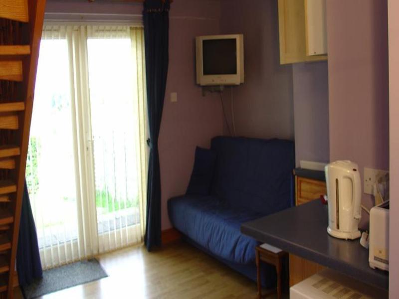 Halfway House Country 3*